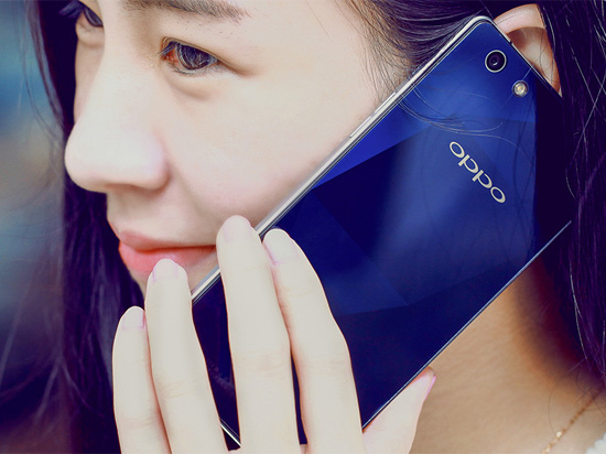 璀璨動人，OPPO R1C發布
