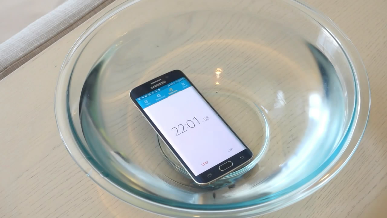 1427793001177340.jpg 視頻丨三星Galaxy S6 Edge竟能防水!