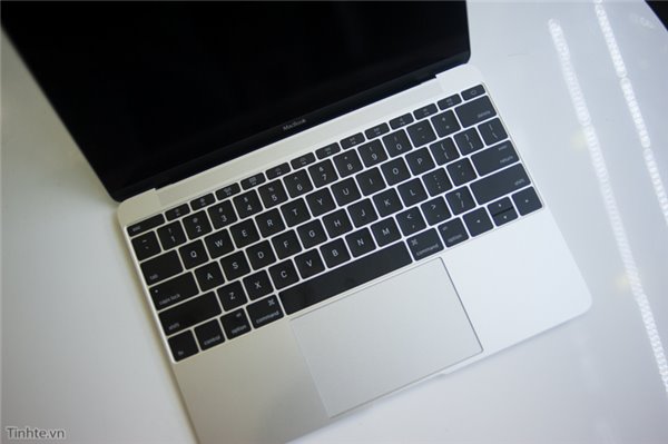 上市前偷跑了！蘋果12寸全新MacBook開箱