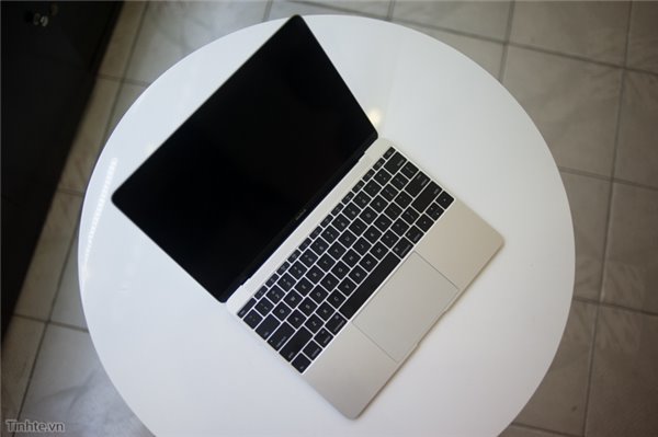 上市前偷跑了！蘋果12寸全新MacBook開箱