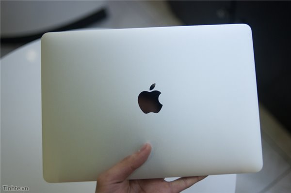 上市前偷跑了！蘋果12寸全新MacBook開箱