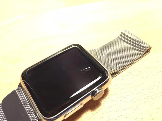 蘋(píng)果又陷“手表門(mén)”，Apple Watch易刮花