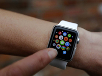 向開(kāi)發(fā)者開(kāi)放權(quán)限 蘋(píng)果要為Apple Watch解圍
