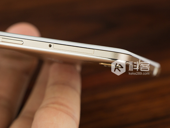 悶聲發大財,OPPO R7線下熱賣100萬臺