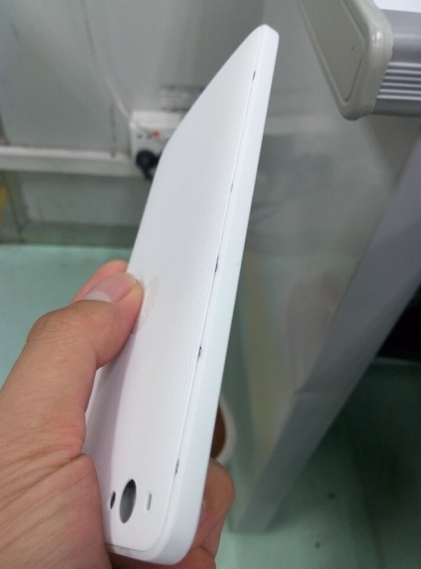 “小錘子”堅果U1真機曝光:純白塑料機身