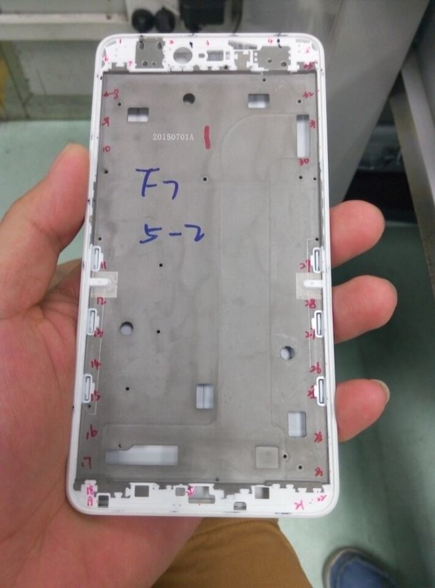 “小錘子”堅果U1真機曝光:純白塑料機身