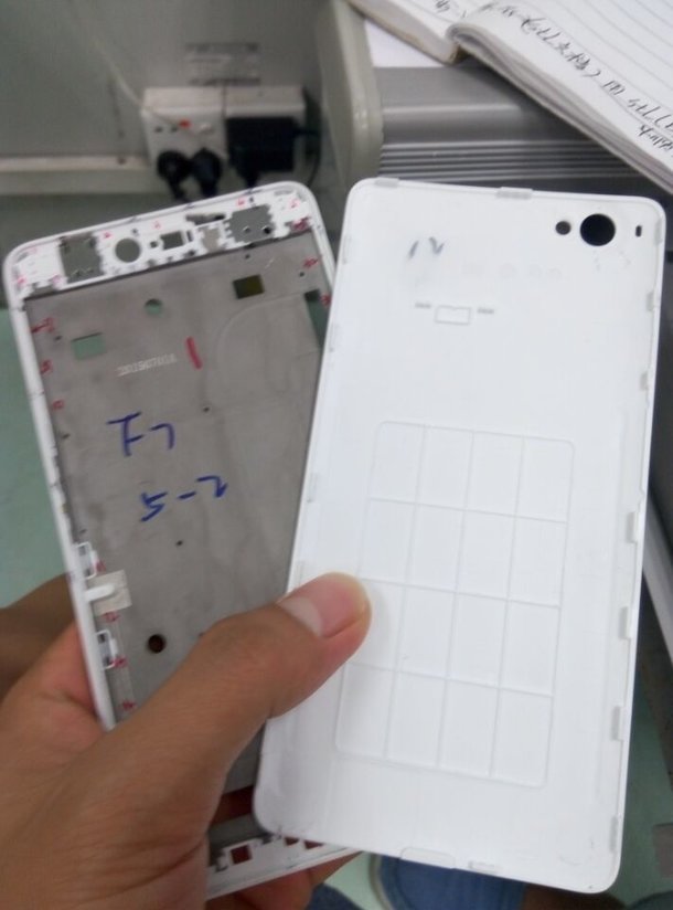 “小錘子”堅果U1真機曝光:純白塑料機身