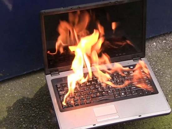 Win10用戶繼續(xù)吐槽：電腦都著火啦！