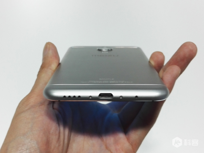 還以為iPhone又發布了,魅族PRO 5上手圖賞