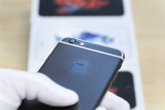 完爆玫瑰金 黑金土豪款iPhone 6s來(lái)了