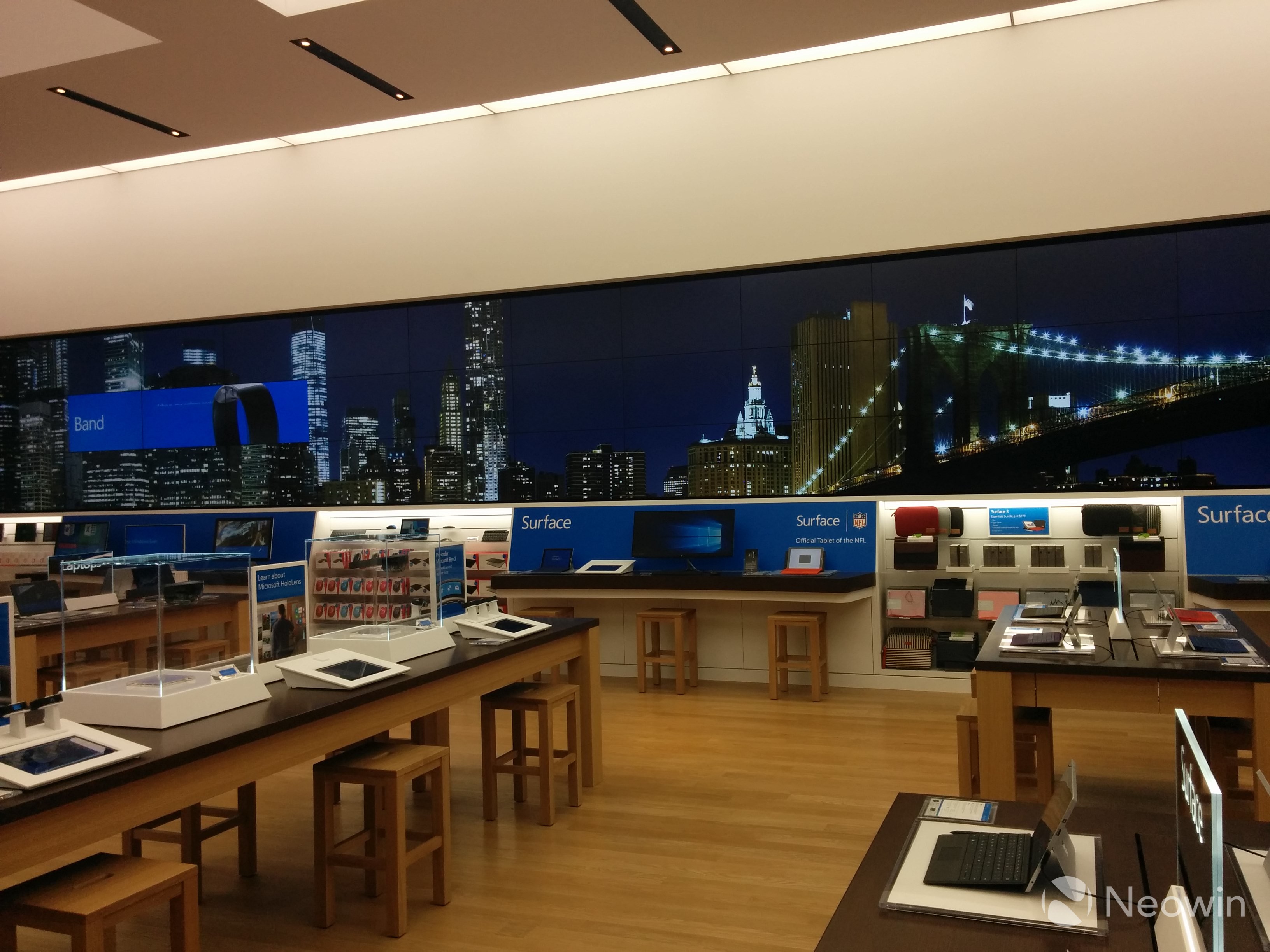 比蘋果Apple Store更氣派！全球最大微軟旗艦店開業(yè)