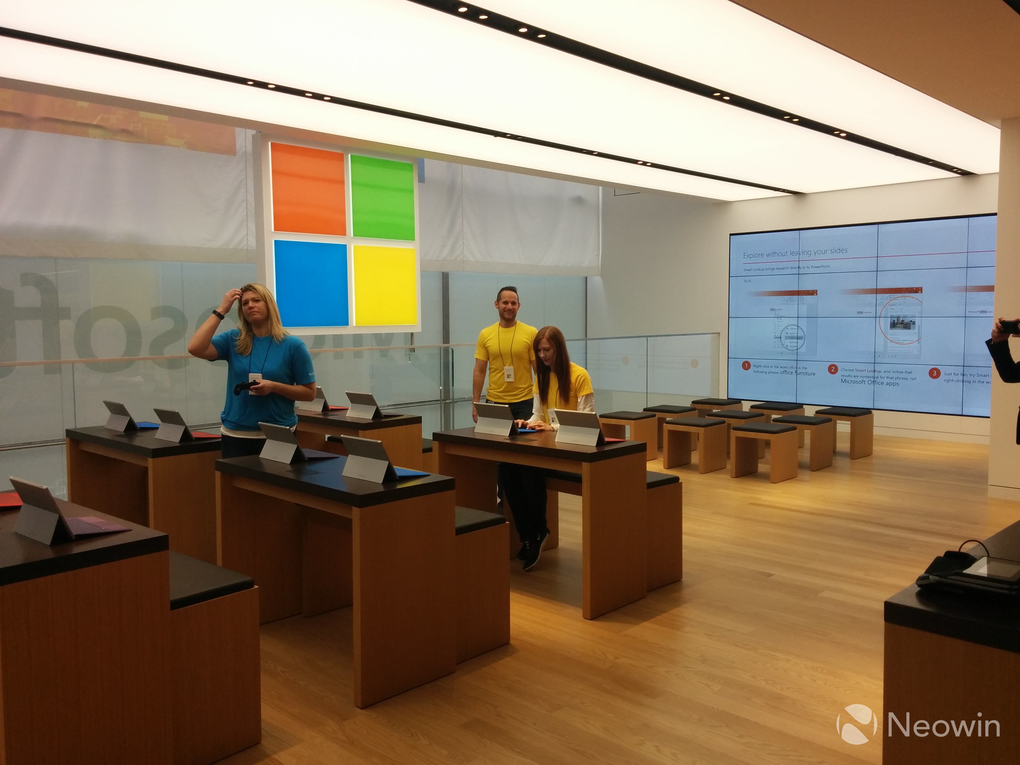 比蘋果Apple Store更氣派！全球最大微軟旗艦店開業(yè)