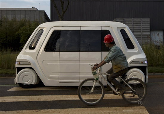 萬(wàn)科試水無(wú)人車：外形科幻 已上路試用！