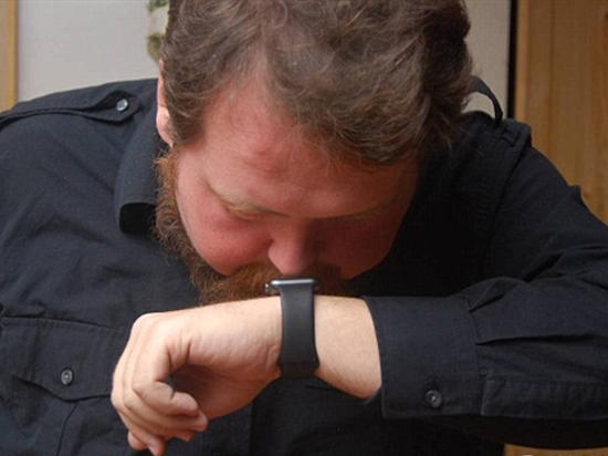 笑尿了！竟有這么多人用鼻子操控過Apple Watch
