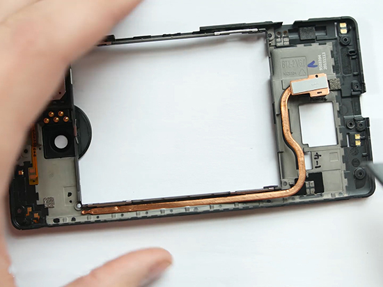 視頻:液冷散熱太坑爹!微軟950XL拆開看