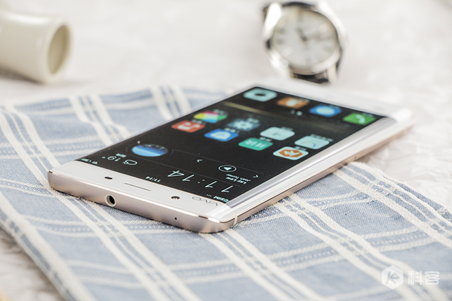 vivo Xplay5圖賞：雙曲面屏釋放的文藝氣質
