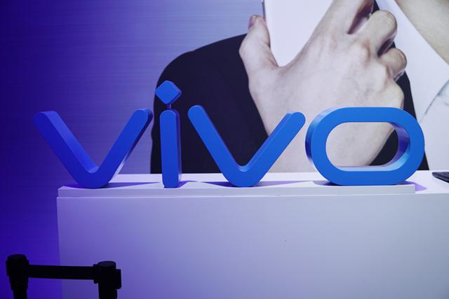 宋仲基終于現身 還帶來了vivo X7 Plus的售價