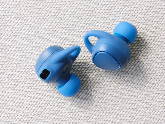 三星Gear IconX無(wú)線耳機(jī)開(kāi)箱:外觀帥就夠了