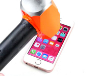 視頻：全球首虐！摧機狂魔玩死iPhone?SE