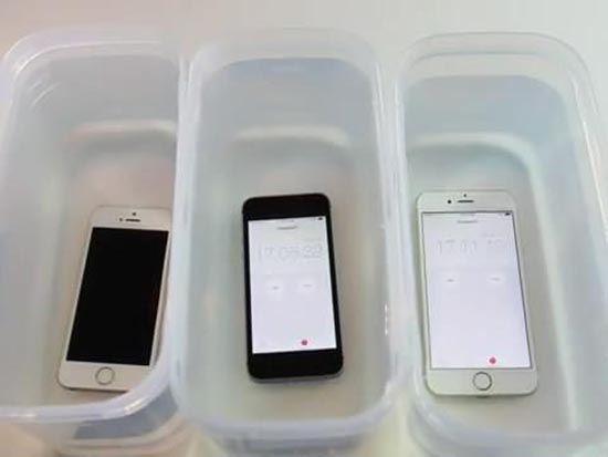 iPhone SE泡水一小時，結(jié)果竟然......