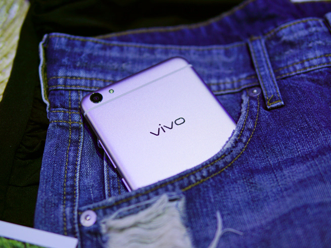 宋仲基終于現身 還帶來了vivo X7 Plus的售價