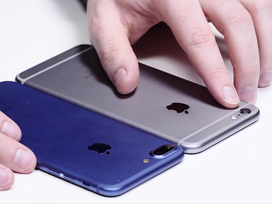 iPhone 7依舊只有兩個(gè)版本 Pro版或?qū)⒘舻矫髂辏?/></p><p> 不過由日本網(wǎng)站Macotakara傳來的靠譜消息稱,蘋果今年的iPhone確實(shí)只有iPhone 7及iPhone 7 Plus兩款,而其中5.5英寸的Plus將配備后置雙攝像頭。</p><p><img src=