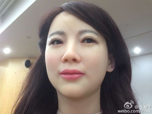 告訴我她美不美！中國(guó)首個(gè)美女機(jī)器人問(wèn)世