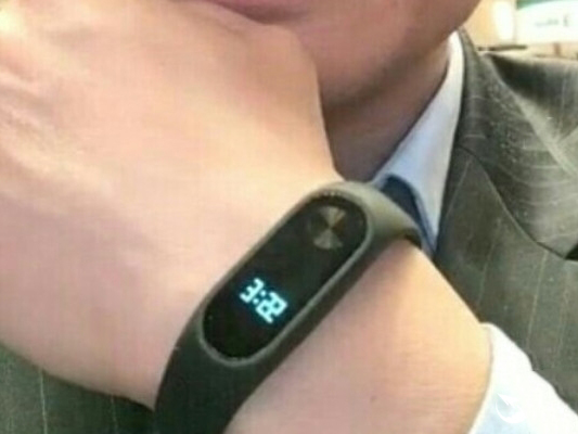 雷軍自爆小米手環(huán)2:配備了屏幕!