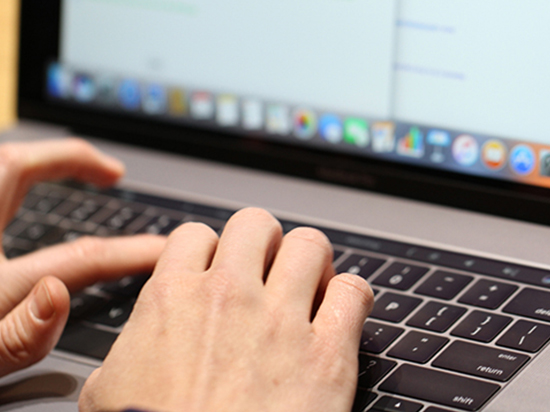 科客晚報：新MacBook Pro賣得好 一加3T確認(rèn)發(fā)布 
