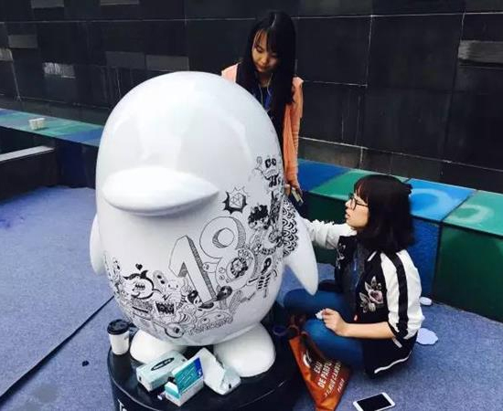 這很騰訊！深圳騰訊大廈驚現(xiàn)70只巨人企鵝