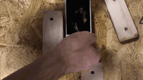 有錢就是任性!老外用工業(yè)水鉆暴虐iPhone 7