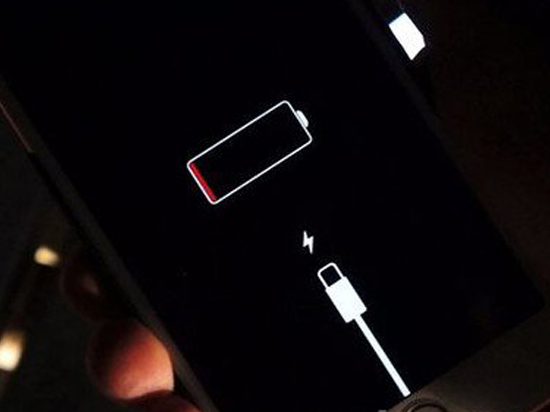 再陷入關機門!iPhone手機電量30%自動關機