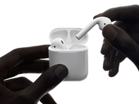 叫板AirPods？三星Galaxy S8或?qū)⑴鋫錈o線耳機(jī)