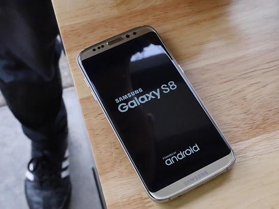 高仿三星Galaxy S8懟山寨iPhone 7 Plus:結(jié)果S8贏了