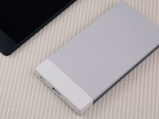 充電快還得顏值高?三款10000mAh移動電源對比