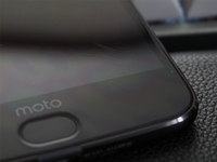 沒毛??！摩托羅拉實力回應(yīng)Moto Z2 Force屏幕不耐刮
