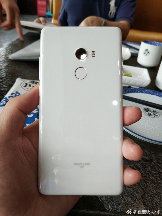 三星和蘋果都不敢做的它做到了！小米MIX 2白色陶瓷版曝光