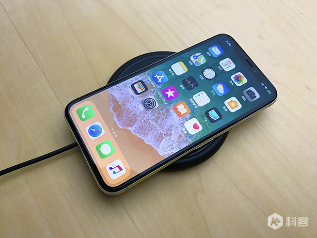 蘋(píng)果iPhone X上手體驗(yàn)：全程驚艷，墨鏡難不倒面容ID