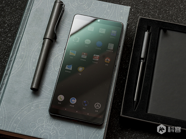 全面屏堅果Pro 2圖賞:機身正反都漂亮