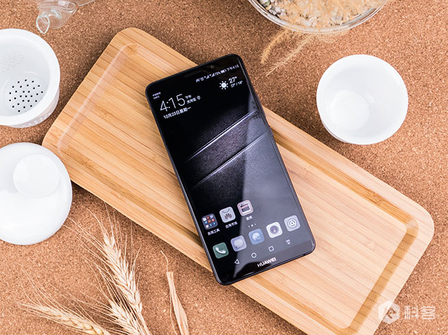 科客晚報:三星S9拒絕跟風配劉海,曲屏Nokia 9真機渲染圖曝光