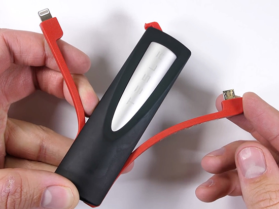特斯拉原裝充電寶拆解:真的只是一個普通充電寶