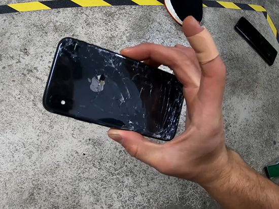 三星S9+蘋果iPhone X跌落測試：不用套的后果比較嚴重