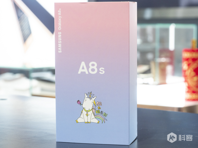 三星Galaxy A8s獨角精靈版圖賞:全新少女心漸變色 情人節專屬禮物