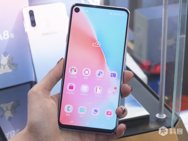 三星Galaxy A8s獨角精靈版圖賞:全新少女心漸變色 情人節專屬禮物