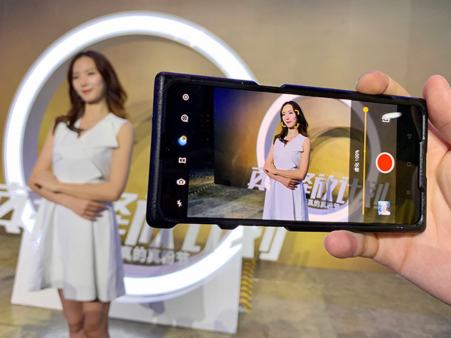提前滿足你們 realme 6400萬四攝新機(jī)首次亮相