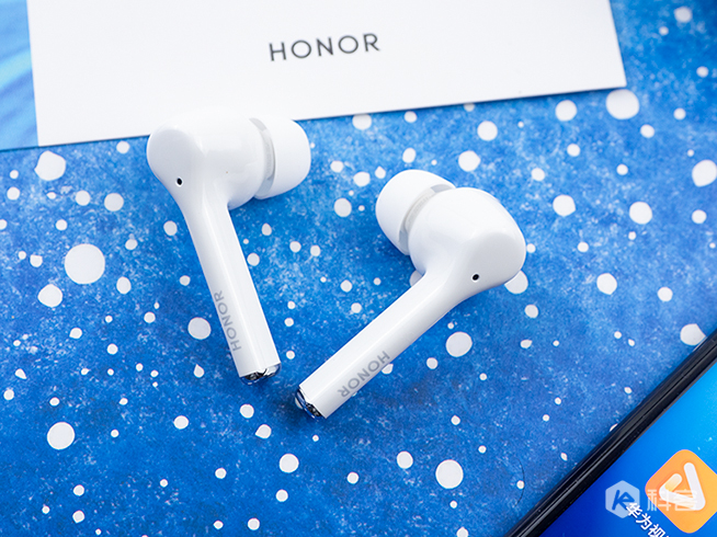 降噪媲美AirPods Pro，價錢不到一半！榮耀FlyPods 3評測