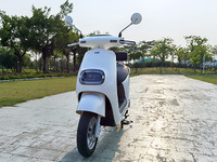 雅迪冠能M8電動車評測：續航超給力，高端新典范
