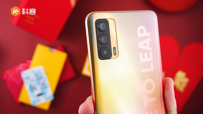 realme V15錦鯉手機開箱：1500元內無敵手！50W閃充降維打擊