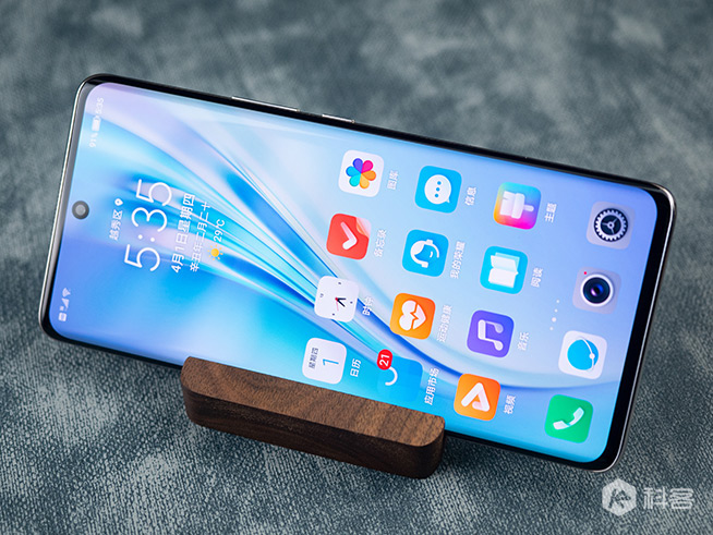 榮耀V40輕奢版評測:讓5G手機更快、更輕、更美