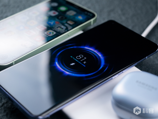 3設備同時充電超方便！小米多線圈無線快充板上手初體驗